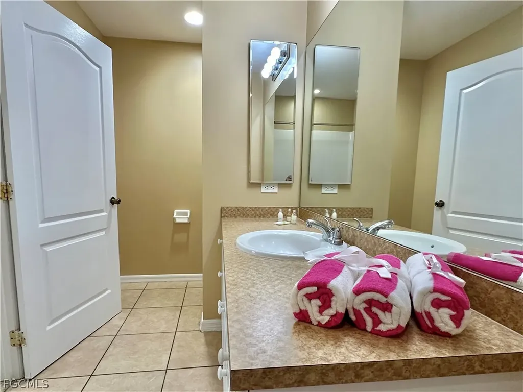 2015 Xelda Avenue N Lehigh Acres FL 33971