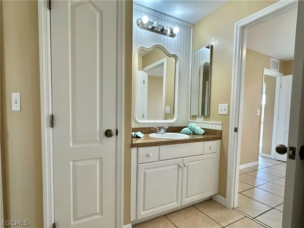 2015 Xelda Avenue N Lehigh Acres FL 33971