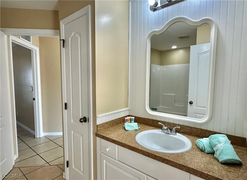 2015 Xelda Avenue N Lehigh Acres FL 33971