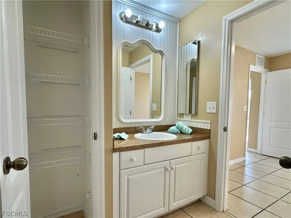 2015 Xelda Avenue N Lehigh Acres FL 33971