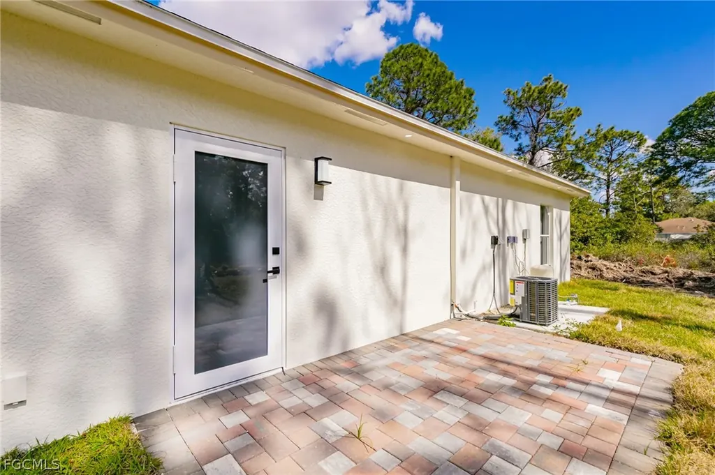 1120 Ravenswood Street E Lehigh Acres FL 33974