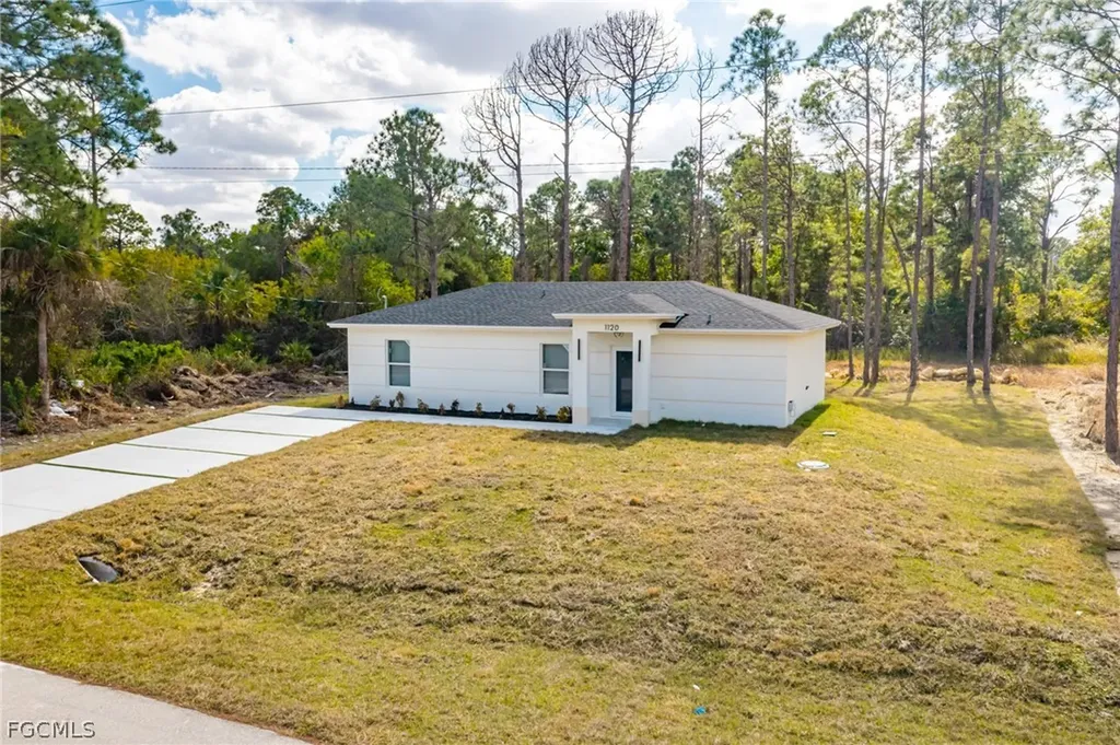 1120 Ravenswood Street E Lehigh Acres FL 33974