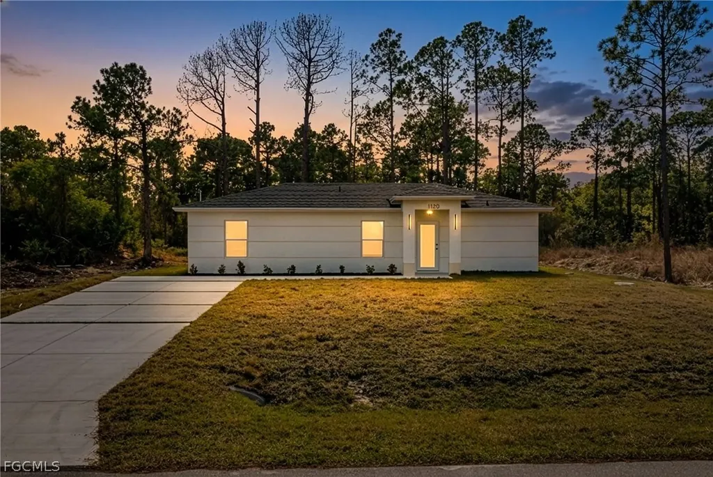1120 Ravenswood Street E Lehigh Acres FL 33974