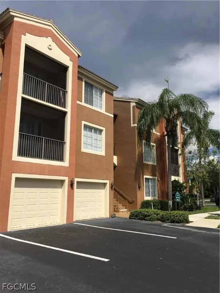 Naples FL, 1230 Reserve Way, Unit 102