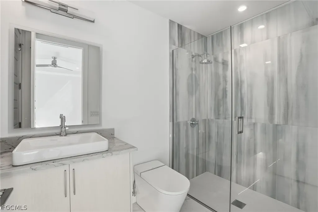 5735 Riverside Drive Cape Coral FL 33904