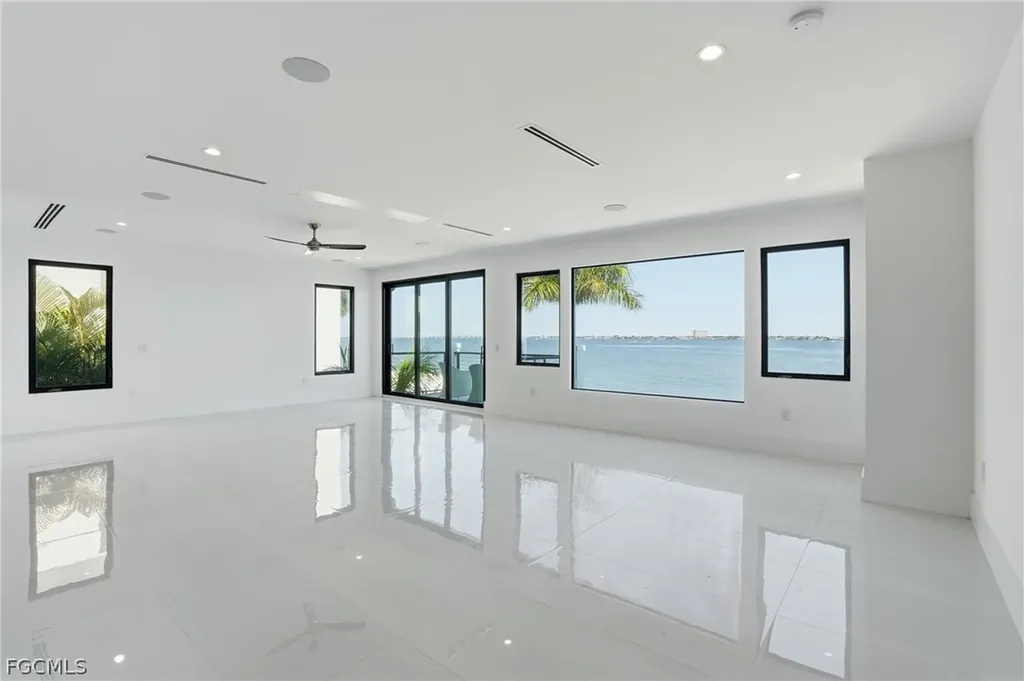 5735 Riverside Drive Cape Coral FL 33904