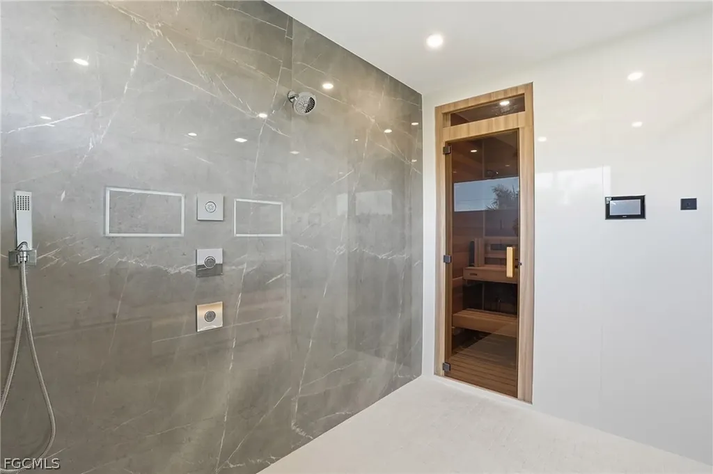 5735 Riverside Drive Cape Coral FL 33904