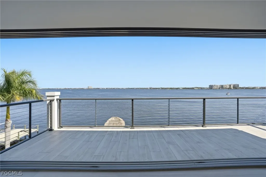 5735 Riverside Drive Cape Coral FL 33904