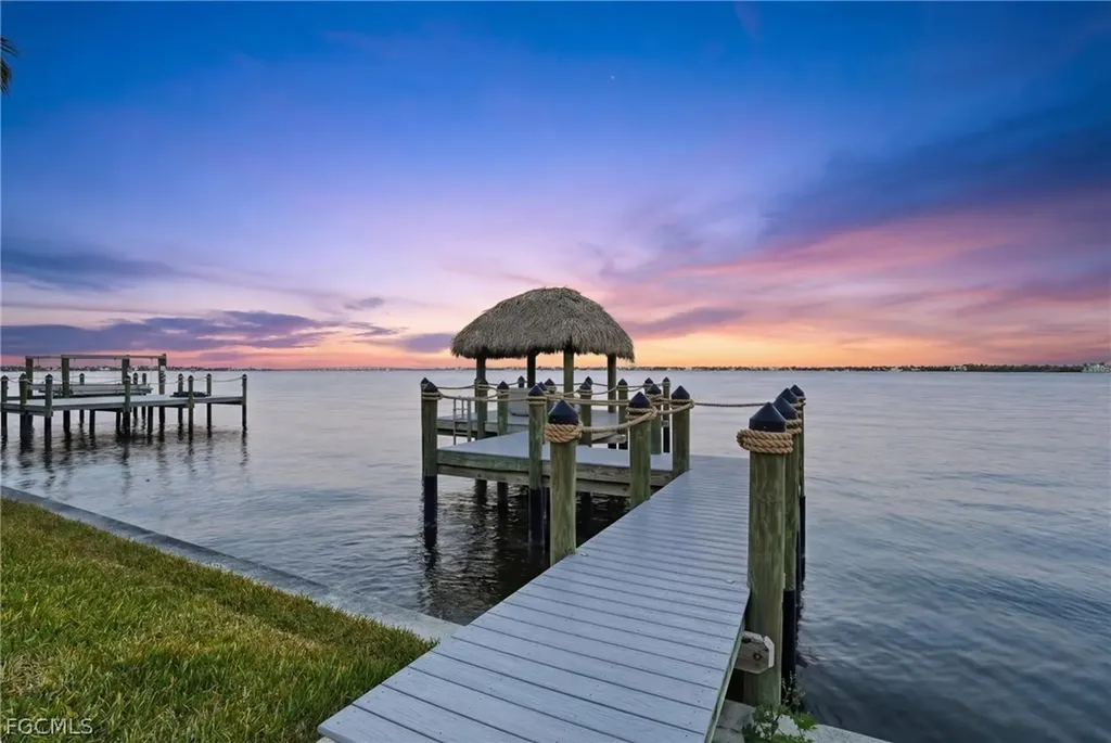 5735 Riverside Drive Cape Coral FL 33904