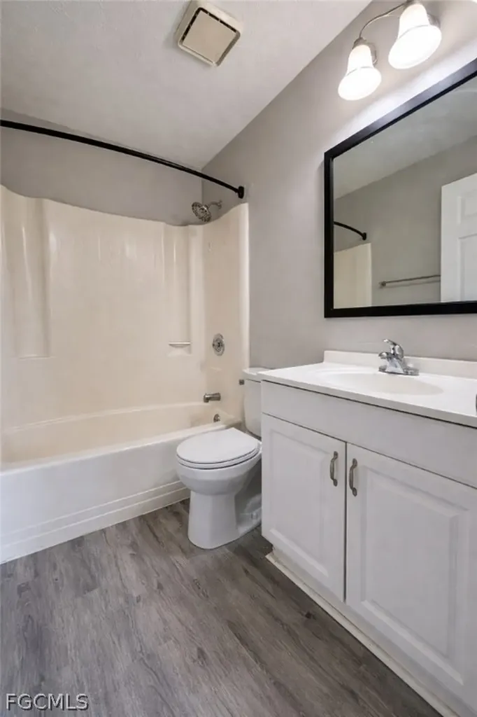 1718 SW Santa Barbara Place Cape Coral FL 33991