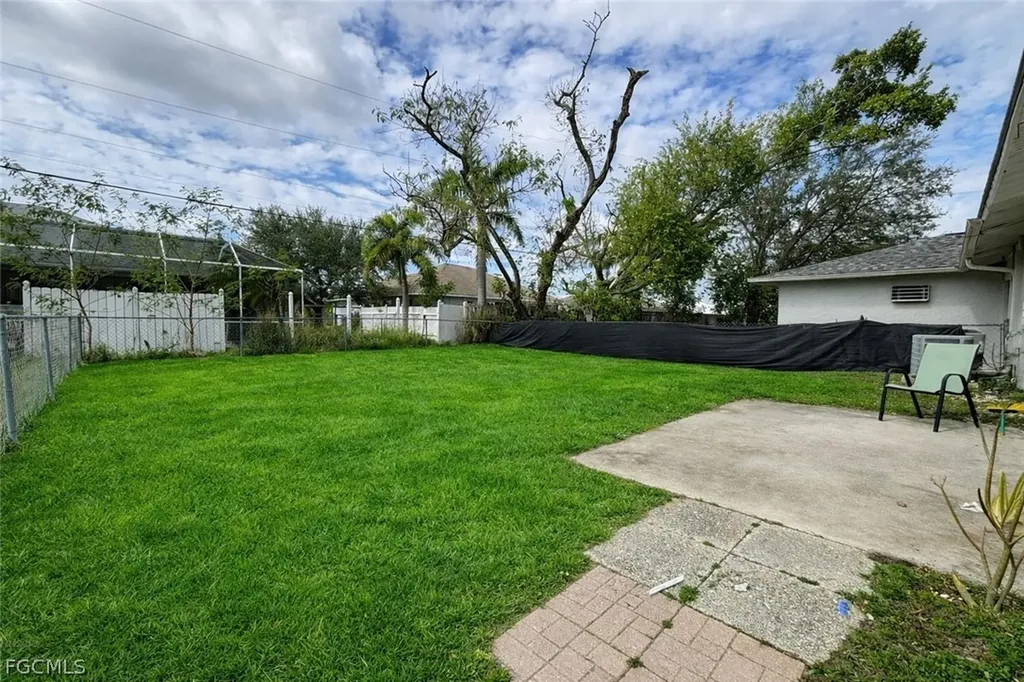1718 SW Santa Barbara Place Cape Coral FL 33991