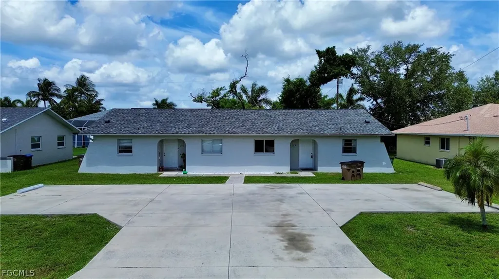 1718 SW Santa Barbara Place Cape Coral FL 33991