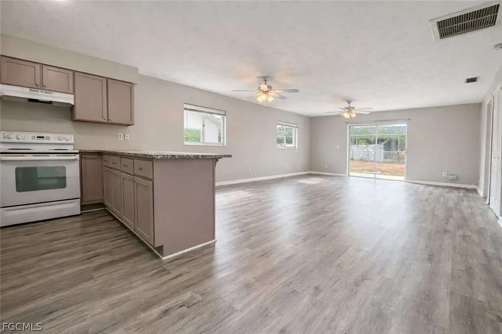 1718 SW Santa Barbara Place Cape Coral FL 33991