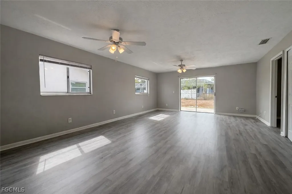 1718 SW Santa Barbara Place Cape Coral FL 33991