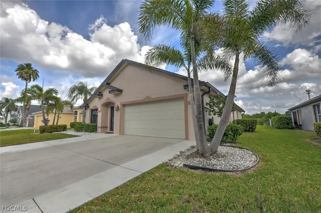 15613 Beachcomber Avenue Fort Myers FL 33908