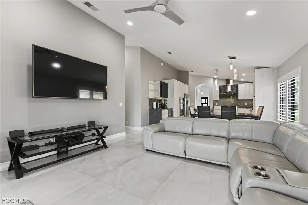 15613 Beachcomber Avenue Fort Myers FL 33908