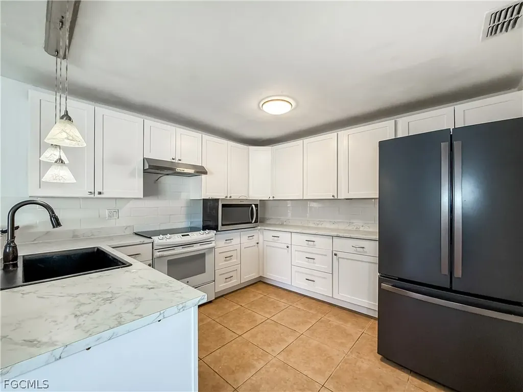 Fort Myers FL, 6302 Royal Woods Drive