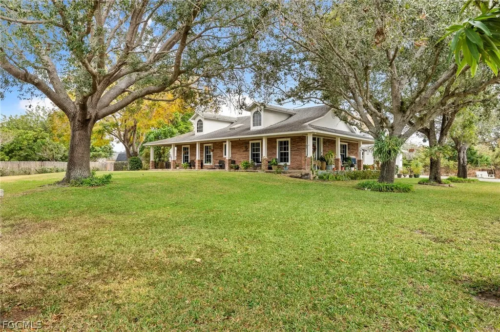 2724 3rd Street SW Lehigh Acres FL 33976
