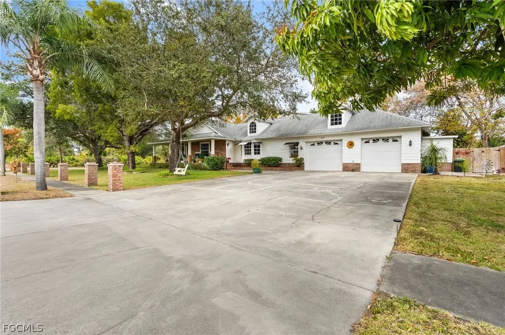 2724 3rd Street SW Lehigh Acres FL 33976