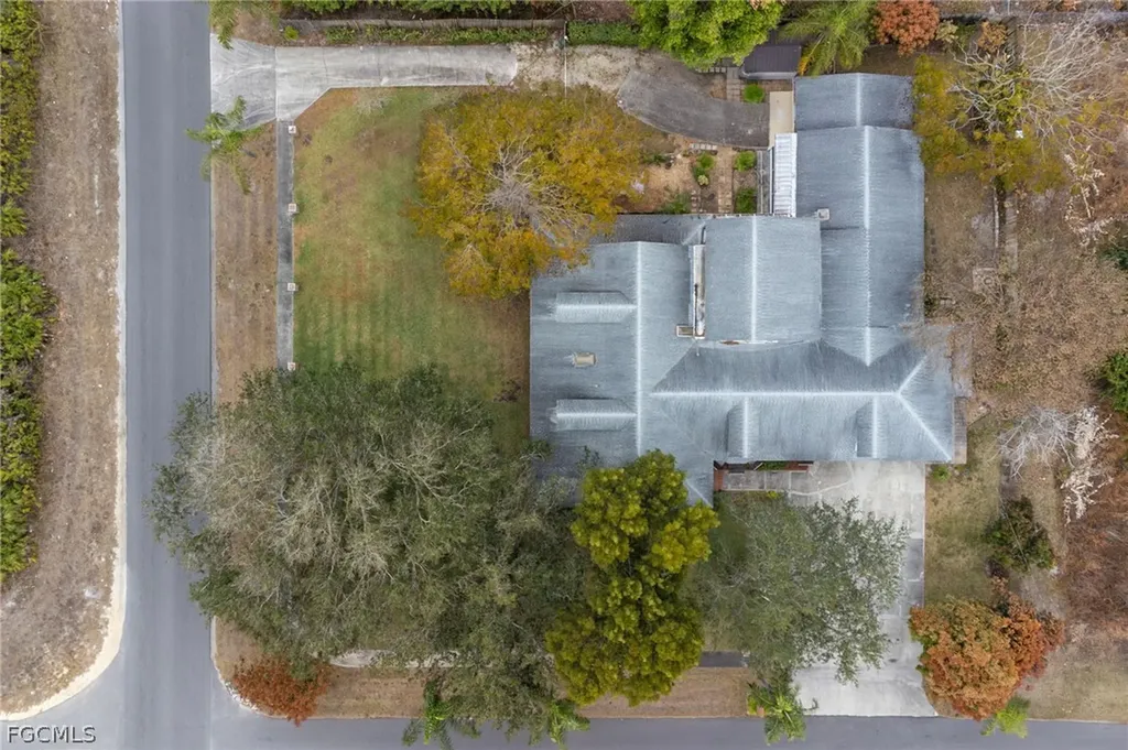 2724 3rd Street SW Lehigh Acres FL 33976
