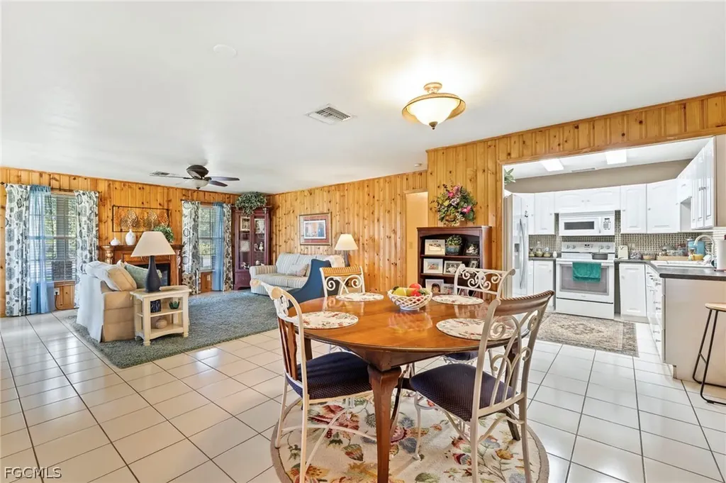 2724 3rd Street SW Lehigh Acres FL 33976