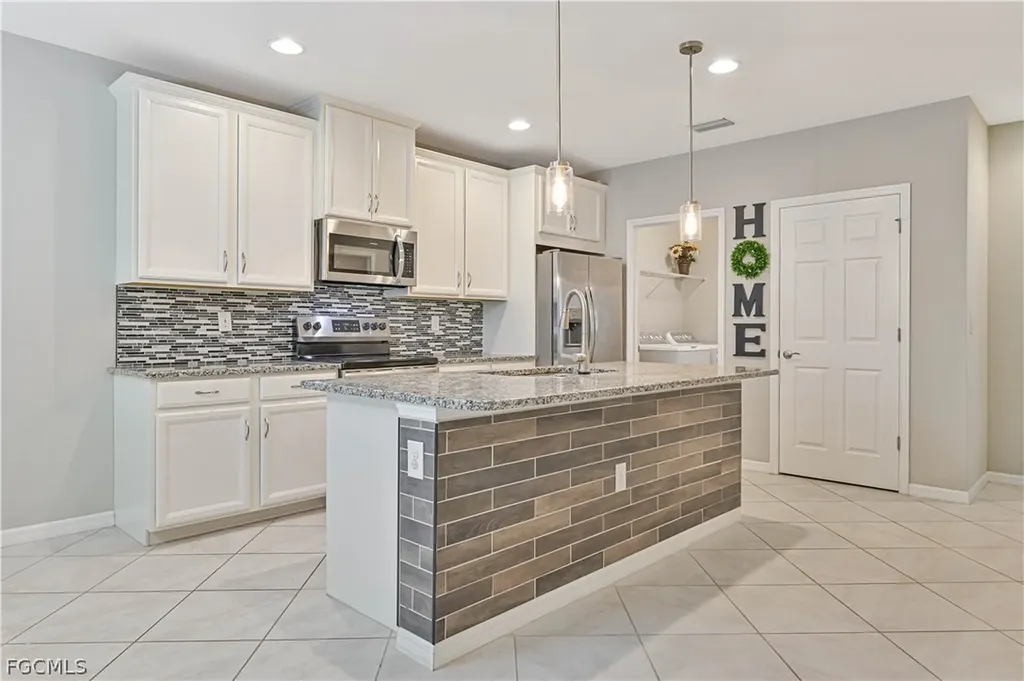 4390 Dutchess Park Road Fort Myers FL 33916