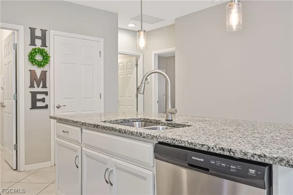 4390 Dutchess Park Road Fort Myers FL 33916
