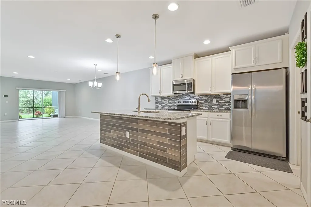 4390 Dutchess Park Road Fort Myers FL 33916