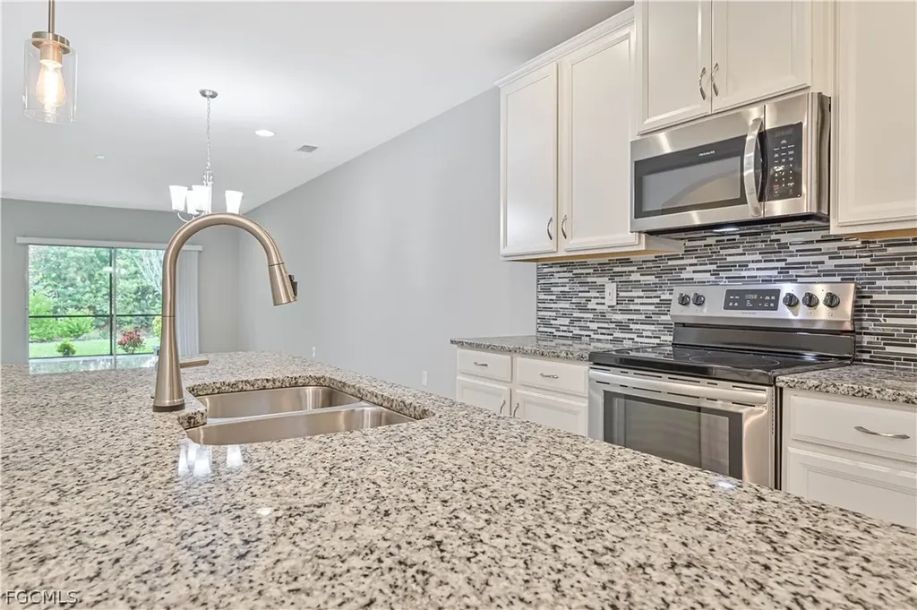 4390 Dutchess Park Road Fort Myers FL 33916