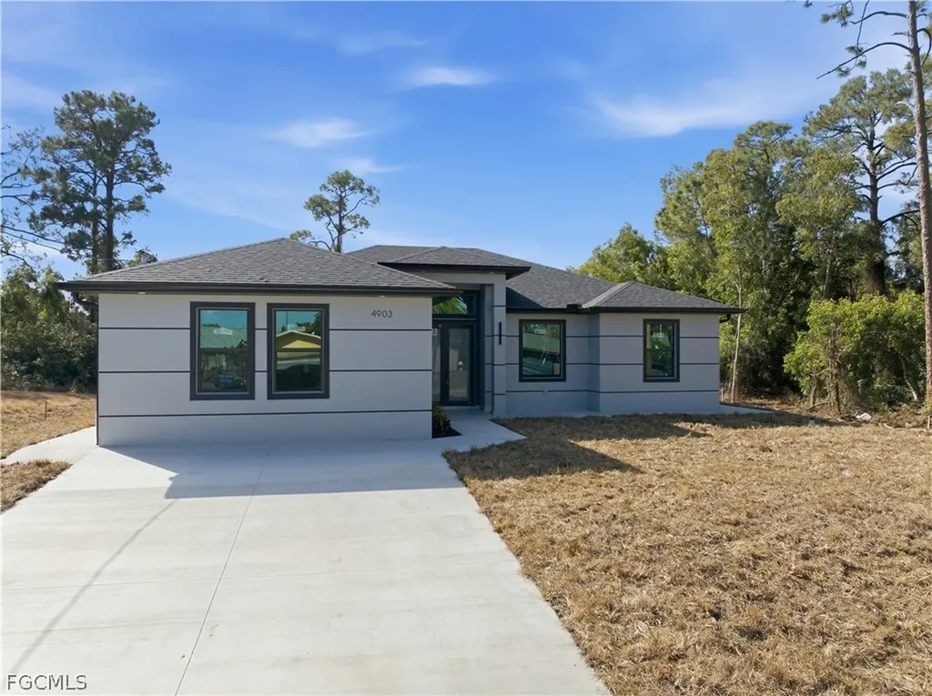 4903 Lee Circle N Lehigh Acres FL 33971