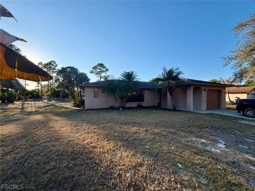 409 Mcarthur Avenue Lehigh Acres FL 33936