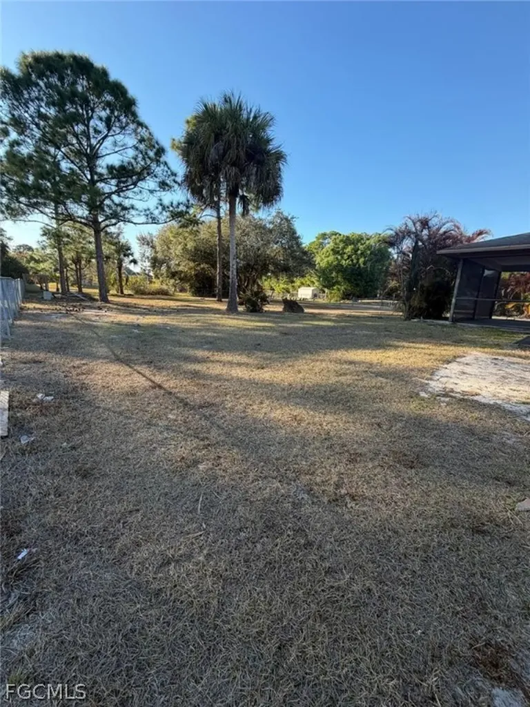 409 Mcarthur Avenue Lehigh Acres FL 33936