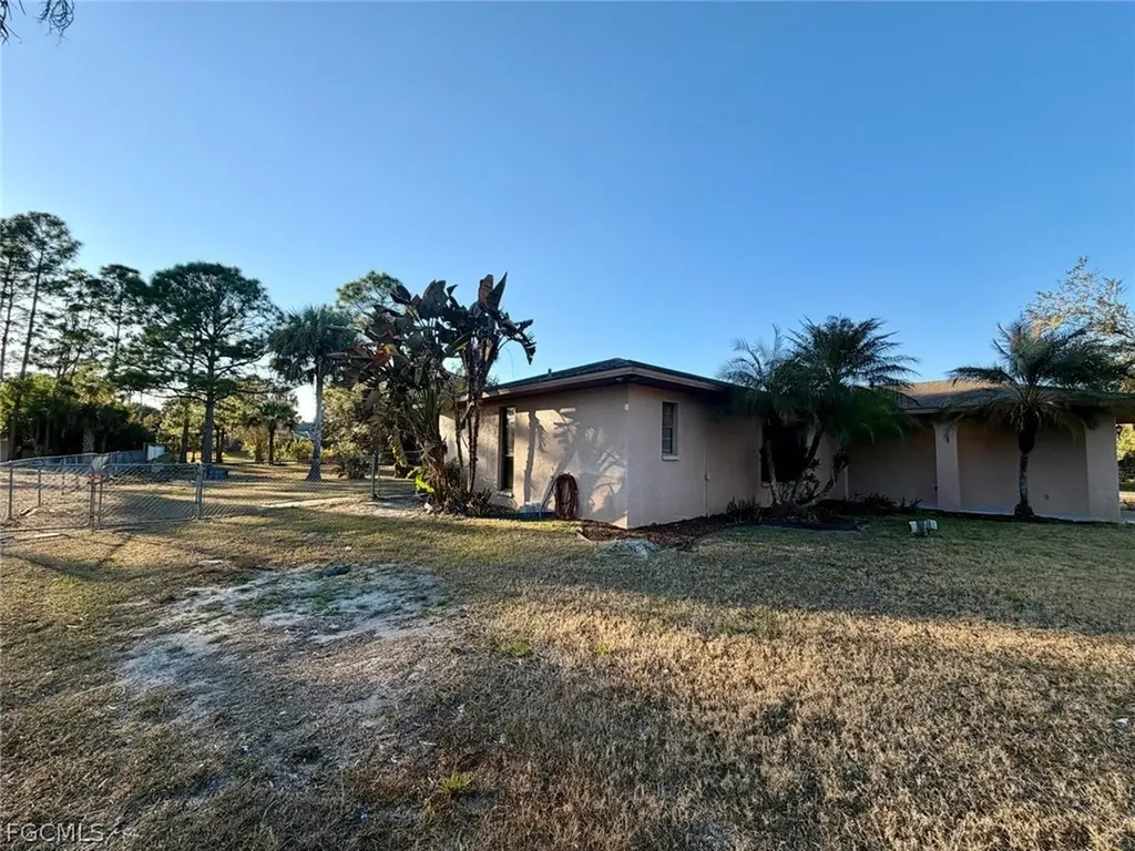 409 Mcarthur Avenue Lehigh Acres FL 33936