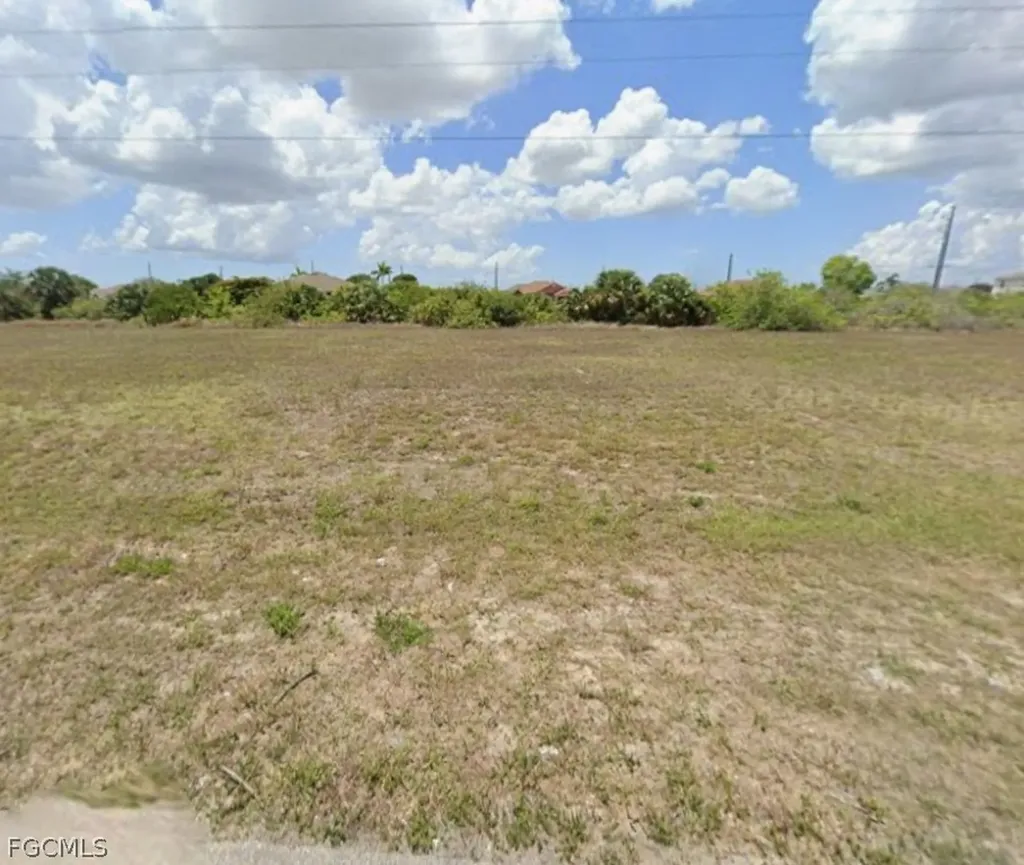 2618 NE 1st Place Cape Coral FL 33909