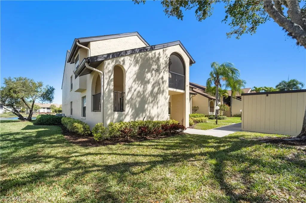 8625 Charter Club Circle Fort Myers FL 33919
