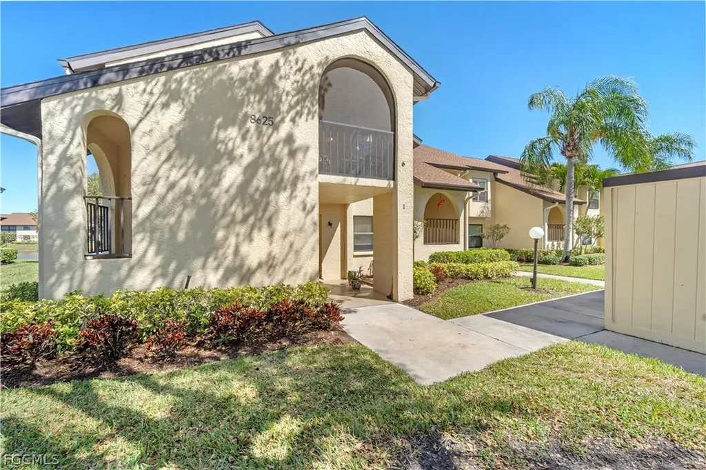 8625 Charter Club Circle Fort Myers FL 33919