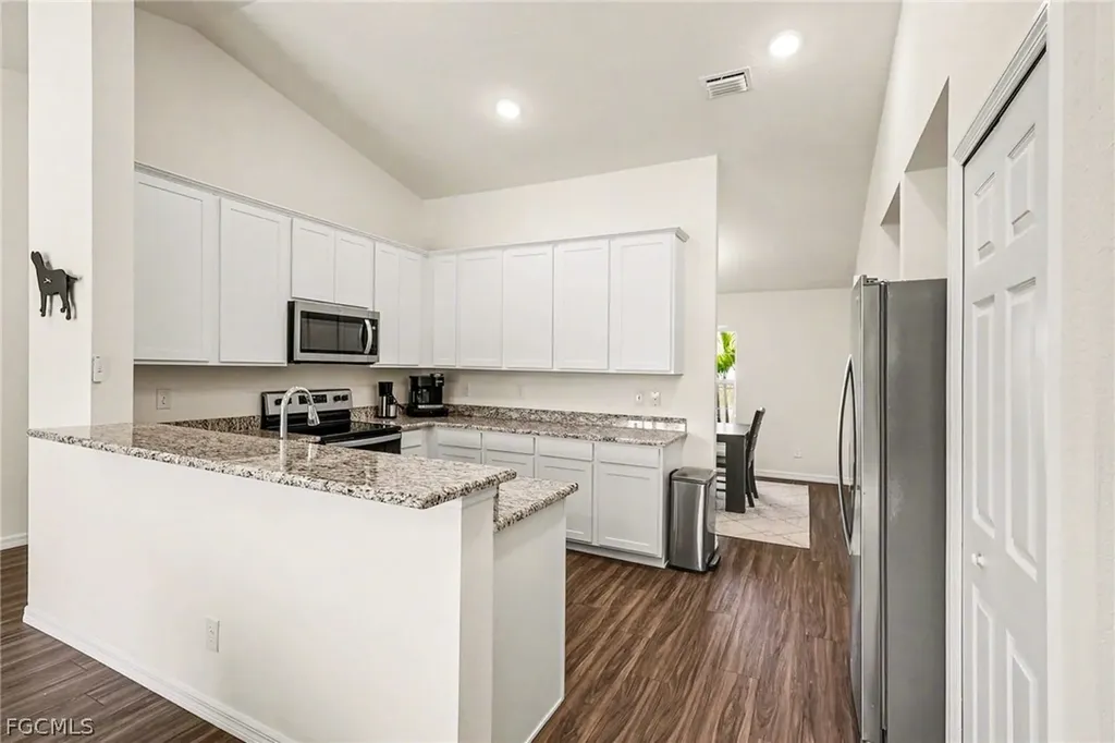 318 NW 4th Street Cape Coral FL 33993