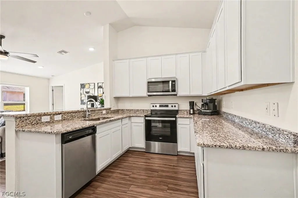 318 NW 4th Street Cape Coral FL 33993