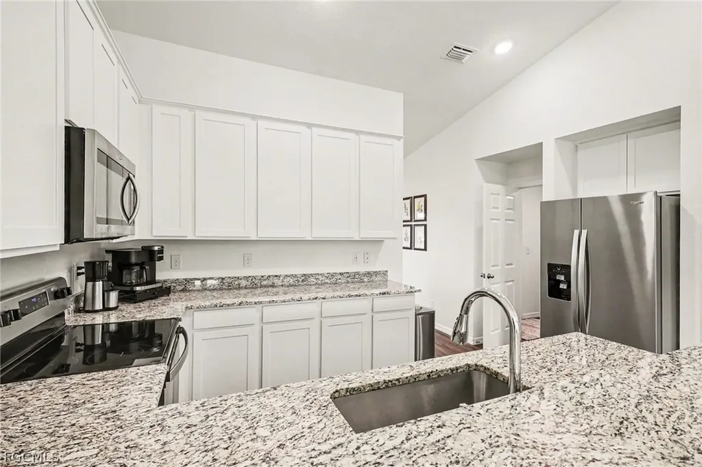 318 NW 4th Street Cape Coral FL 33993