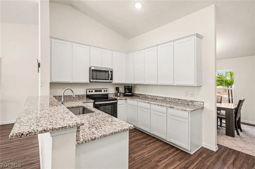 318 NW 4th Street Cape Coral FL 33993