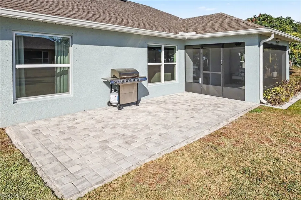 318 NW 4th Street Cape Coral FL 33993