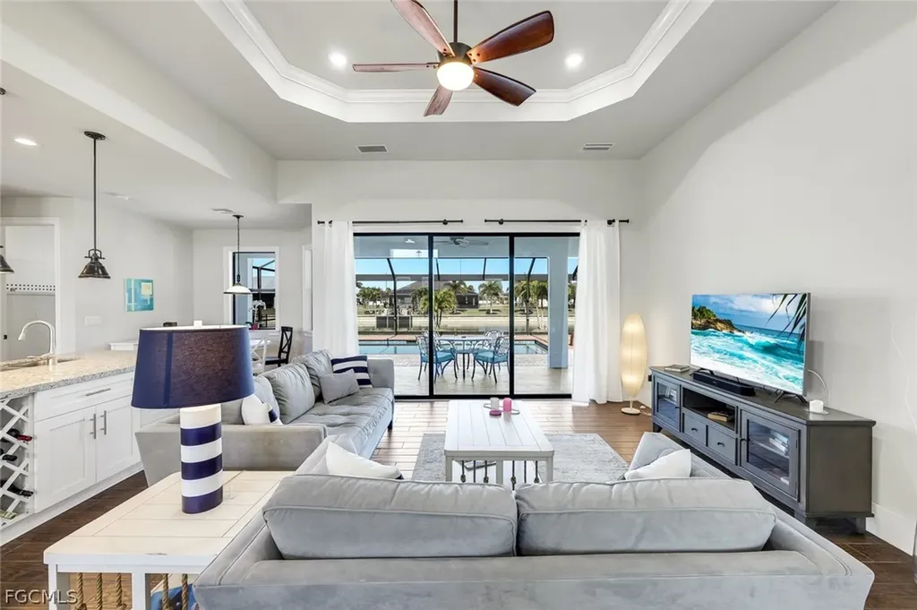 237 SW 21st Street Cape Coral FL 33991
