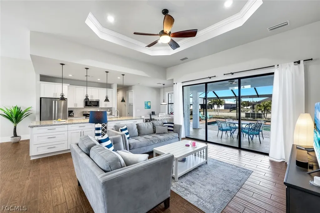 237 SW 21st Street Cape Coral FL 33991