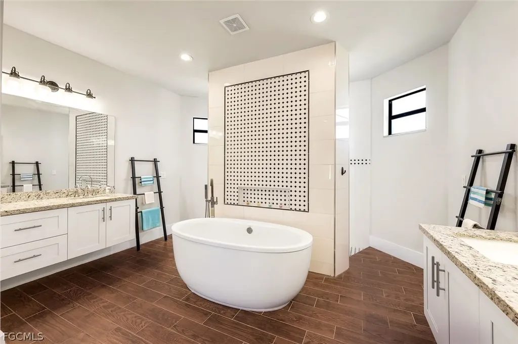 237 SW 21st Street Cape Coral FL 33991
