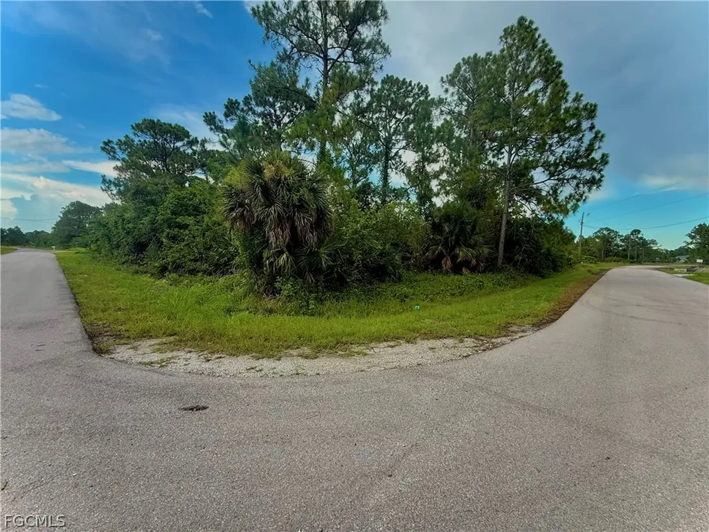 567 Cottonwood Avenue S Lehigh Acres FL 33974
