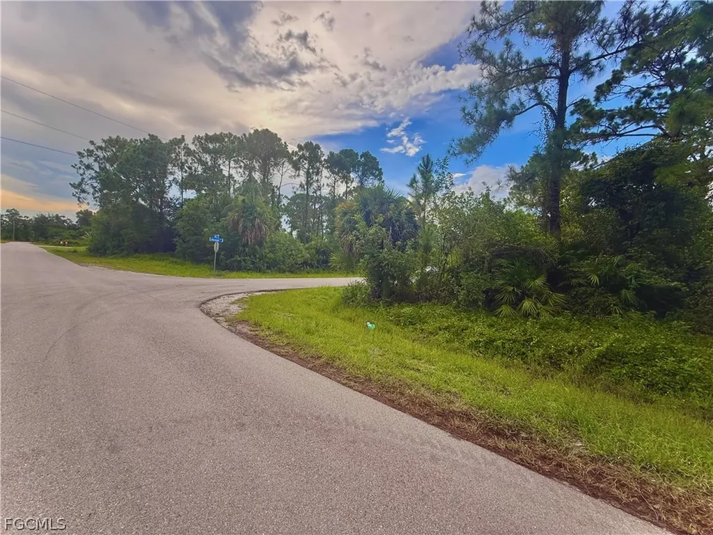 567 Cottonwood Avenue S Lehigh Acres FL 33974