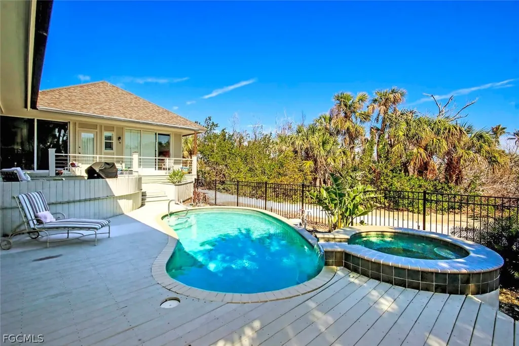 706 Gopher Walk Way Sanibel FL 33957