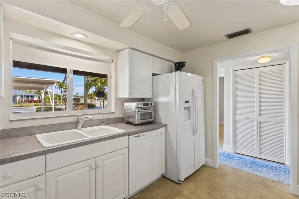1754 Beach Parkway Cape Coral FL 33904