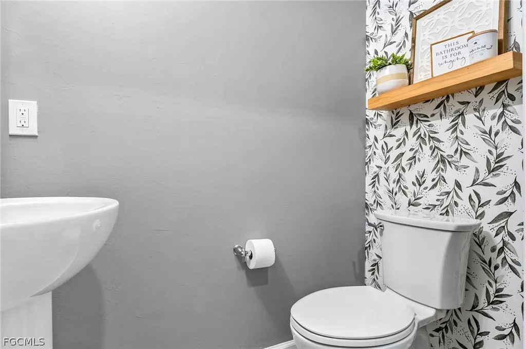 1526 Lake Jessup Circle Cape Coral FL 33909
