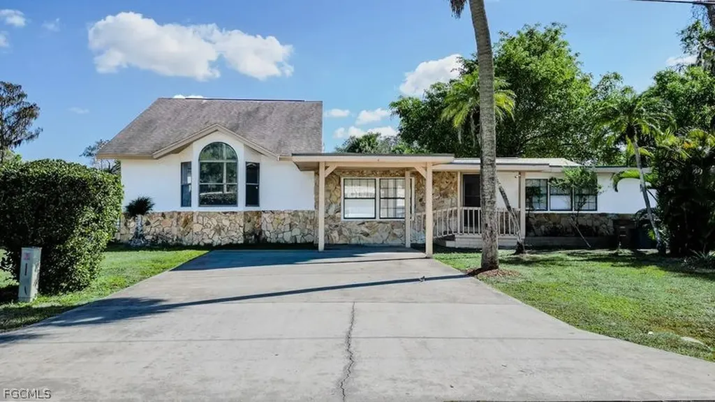 599 Carolina Avenue Fort Myers FL 33905